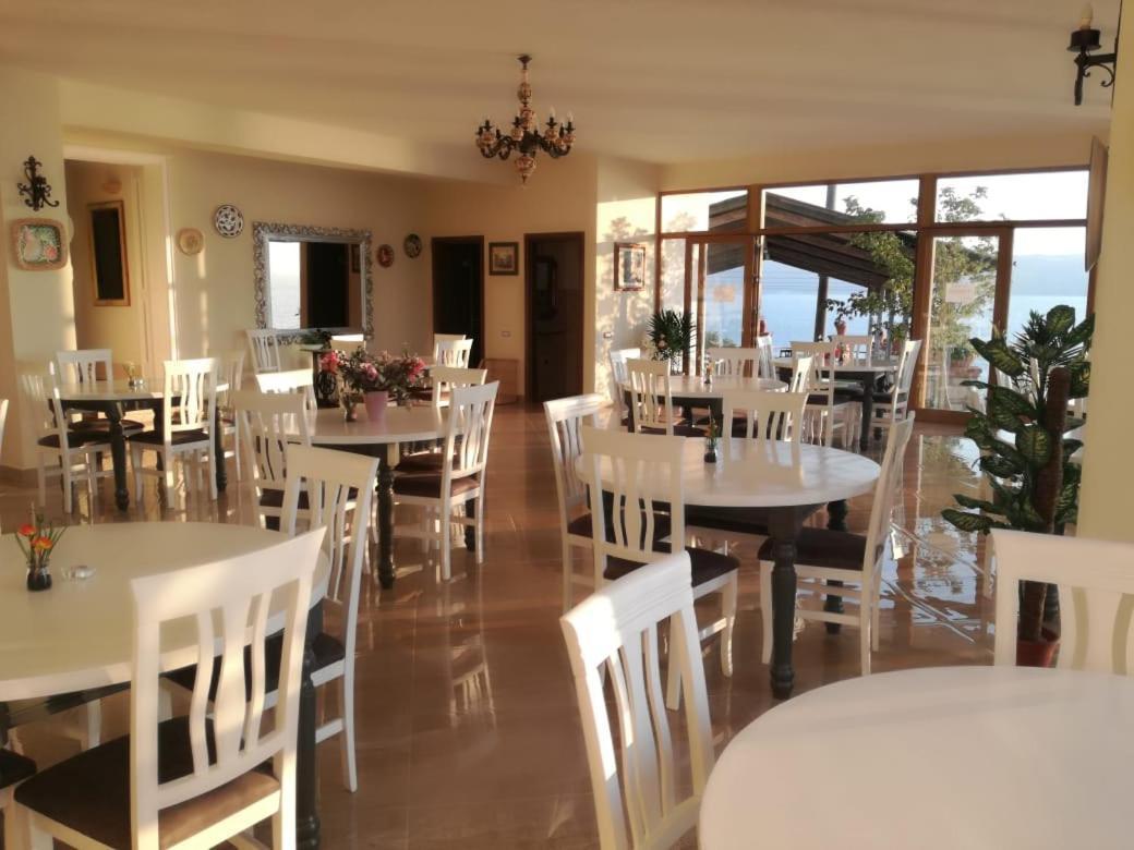 Hotel "San Saena " Radhimë 外观 照片