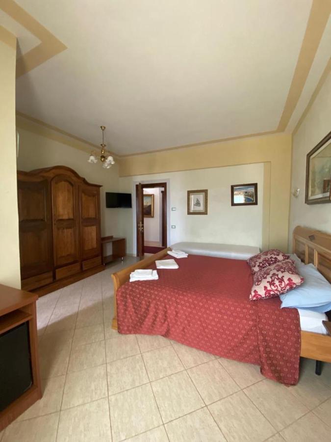 Hotel "San Saena " Radhimë 外观 照片