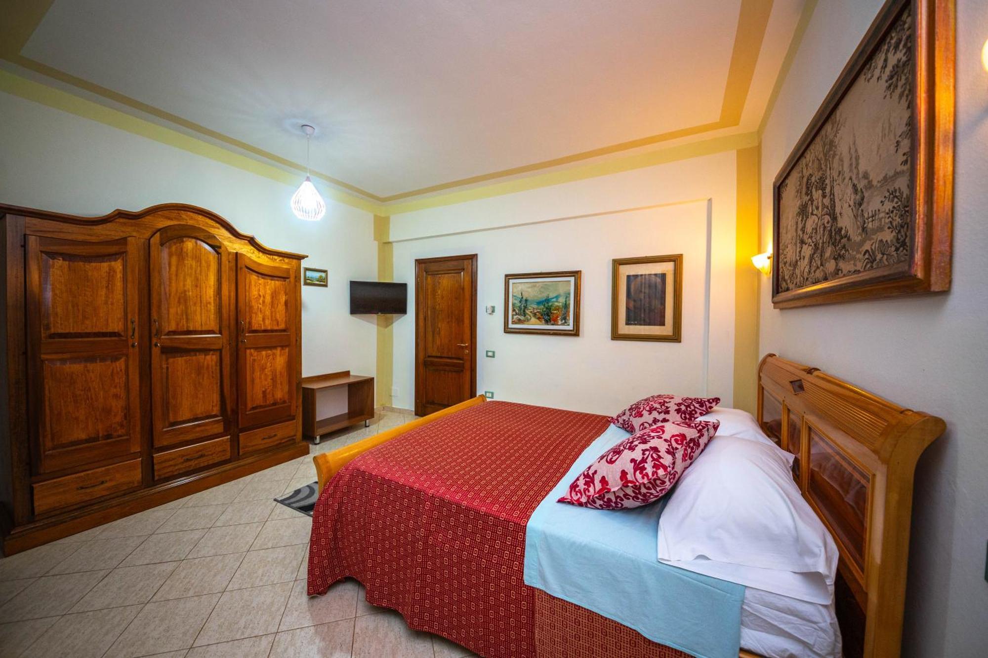 Hotel "San Saena " Radhimë 外观 照片