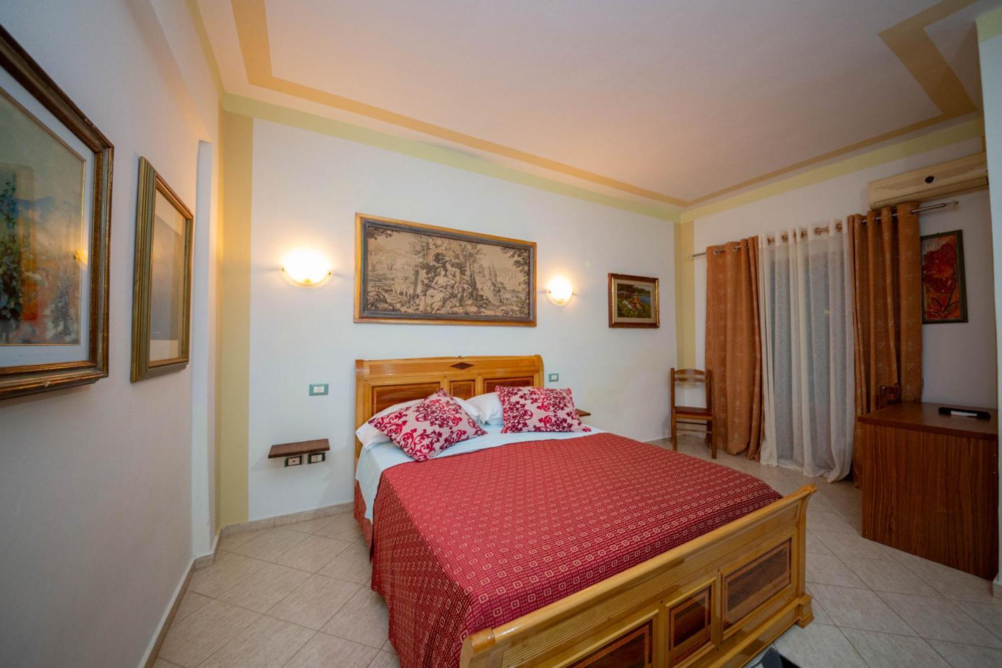 Hotel "San Saena " Radhimë 外观 照片