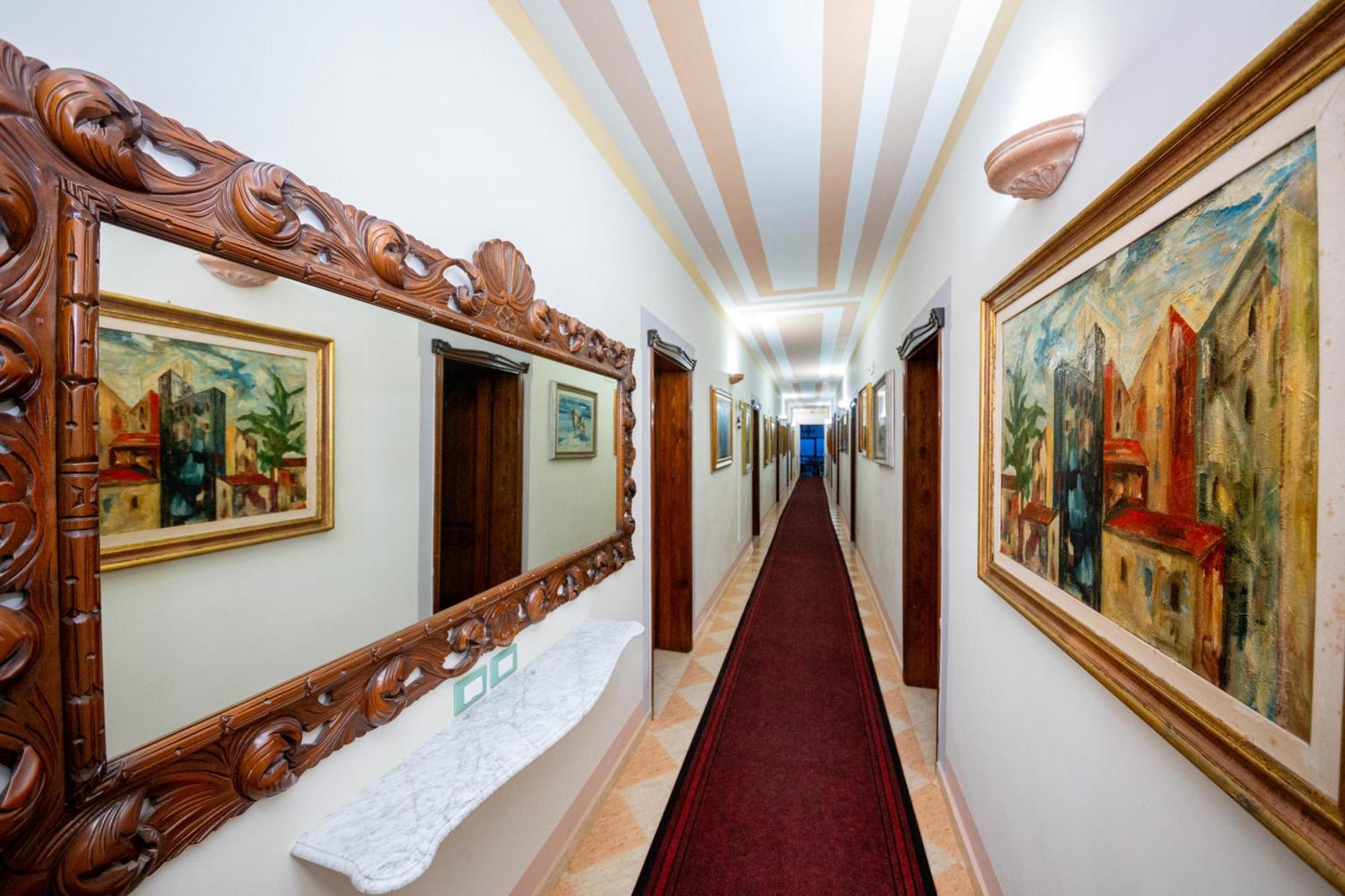 Hotel "San Saena " Radhimë 外观 照片