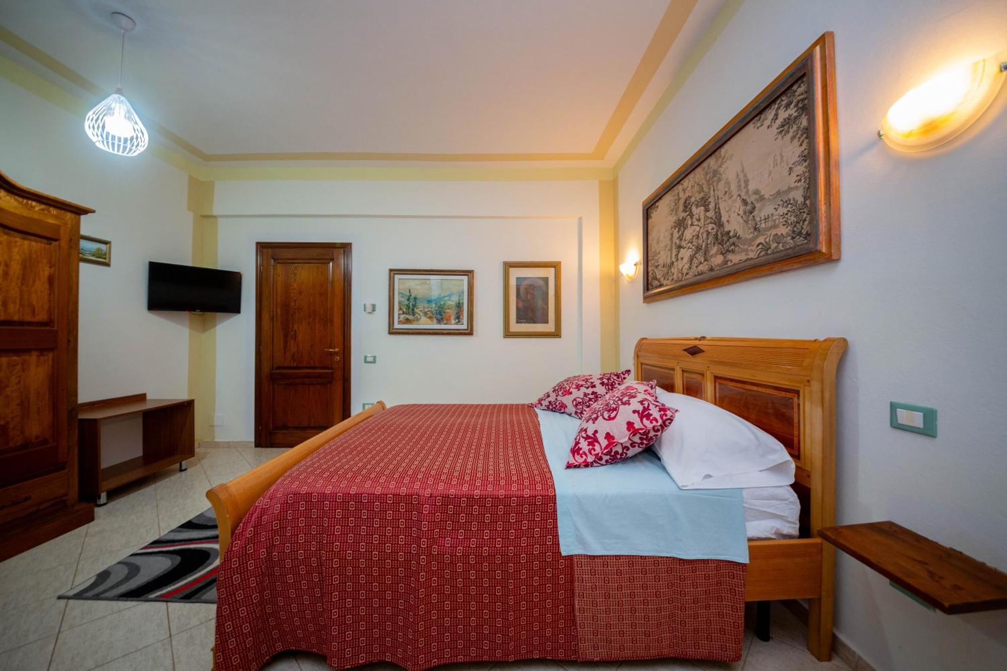 Hotel "San Saena " Radhimë 外观 照片