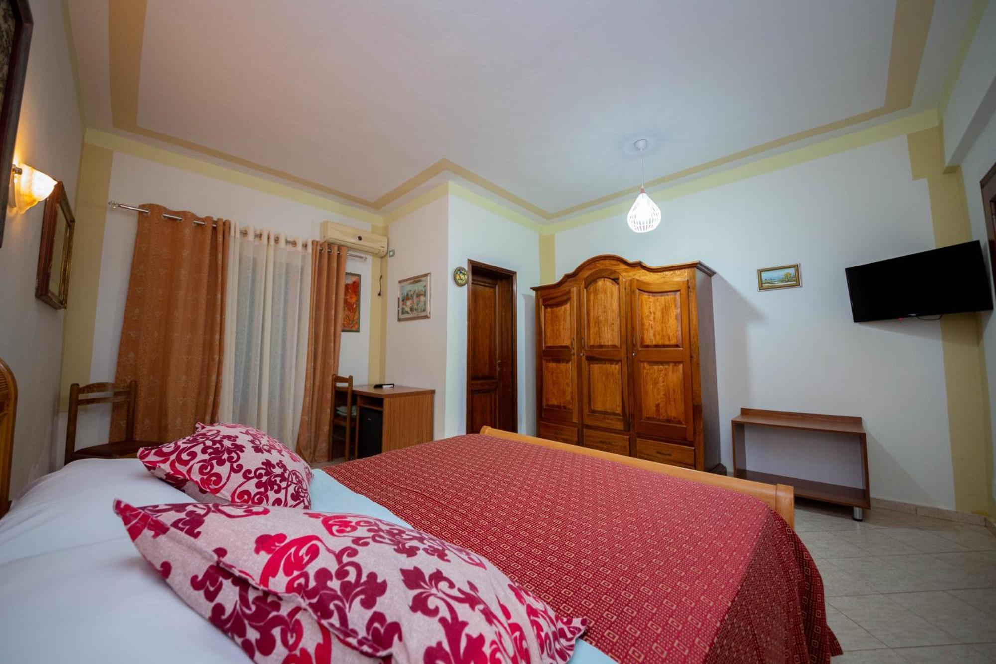 Hotel "San Saena " Radhimë 外观 照片