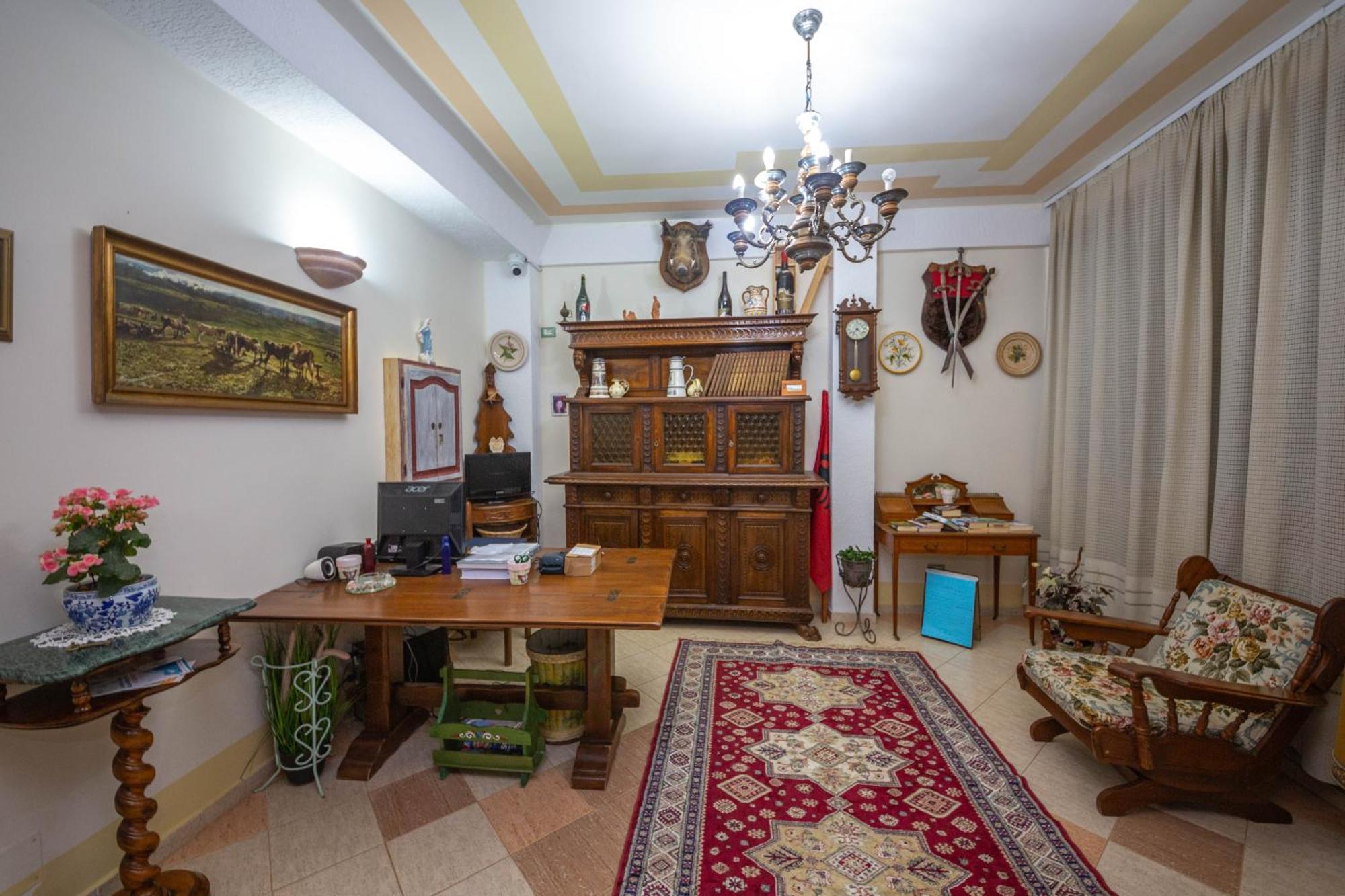 Hotel "San Saena " Radhimë 外观 照片