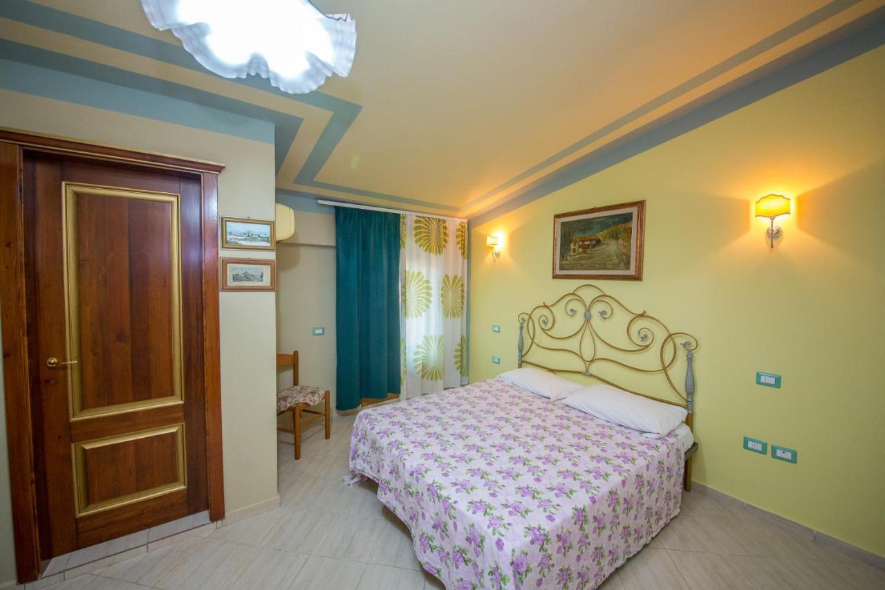 Hotel "San Saena " Radhimë 外观 照片