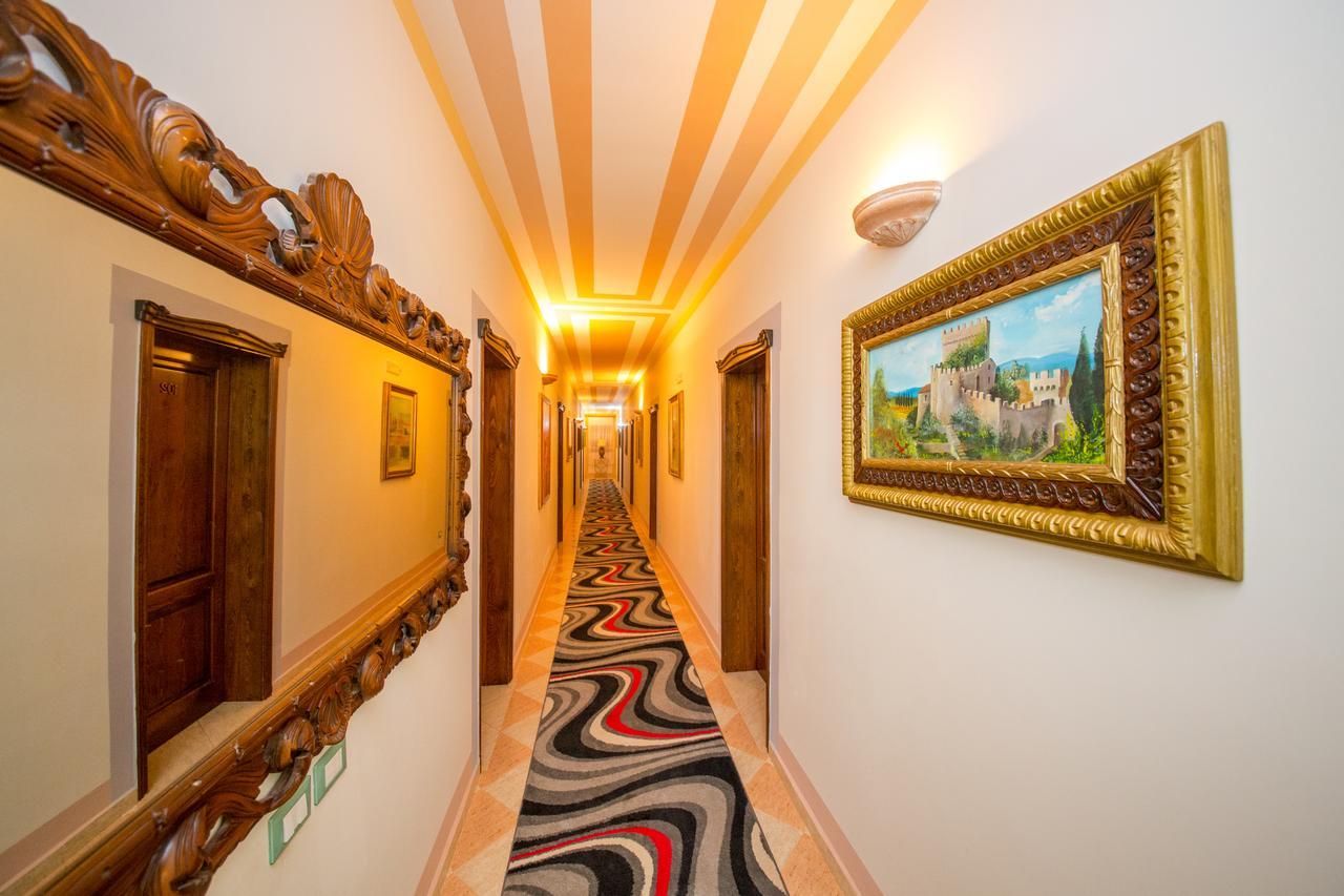 Hotel "San Saena " Radhimë 外观 照片