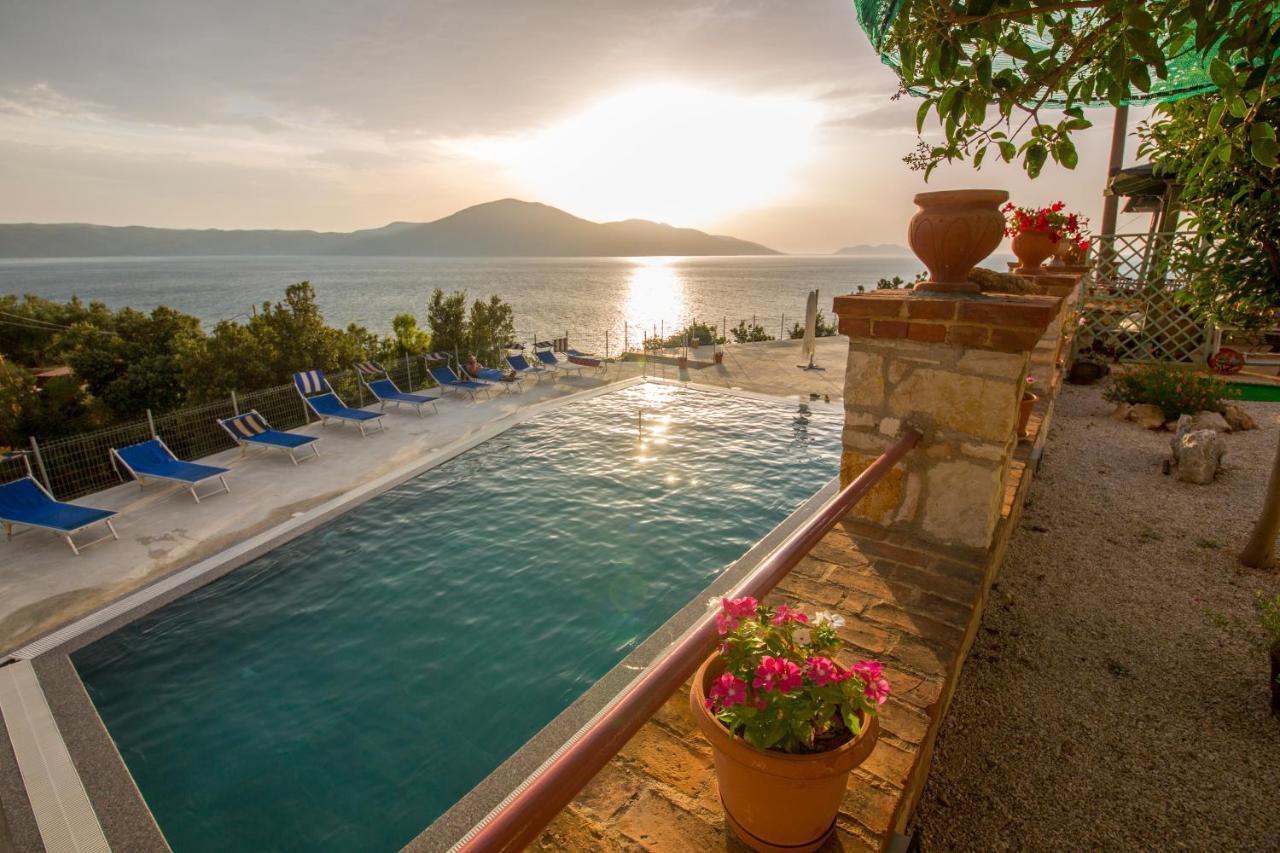 Hotel "San Saena " Radhimë 外观 照片