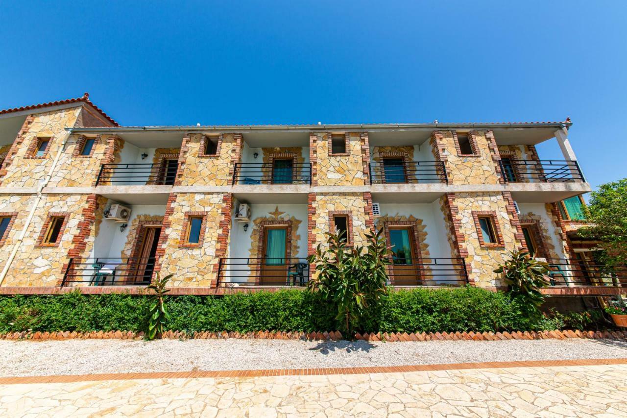 Hotel "San Saena " Radhimë 外观 照片